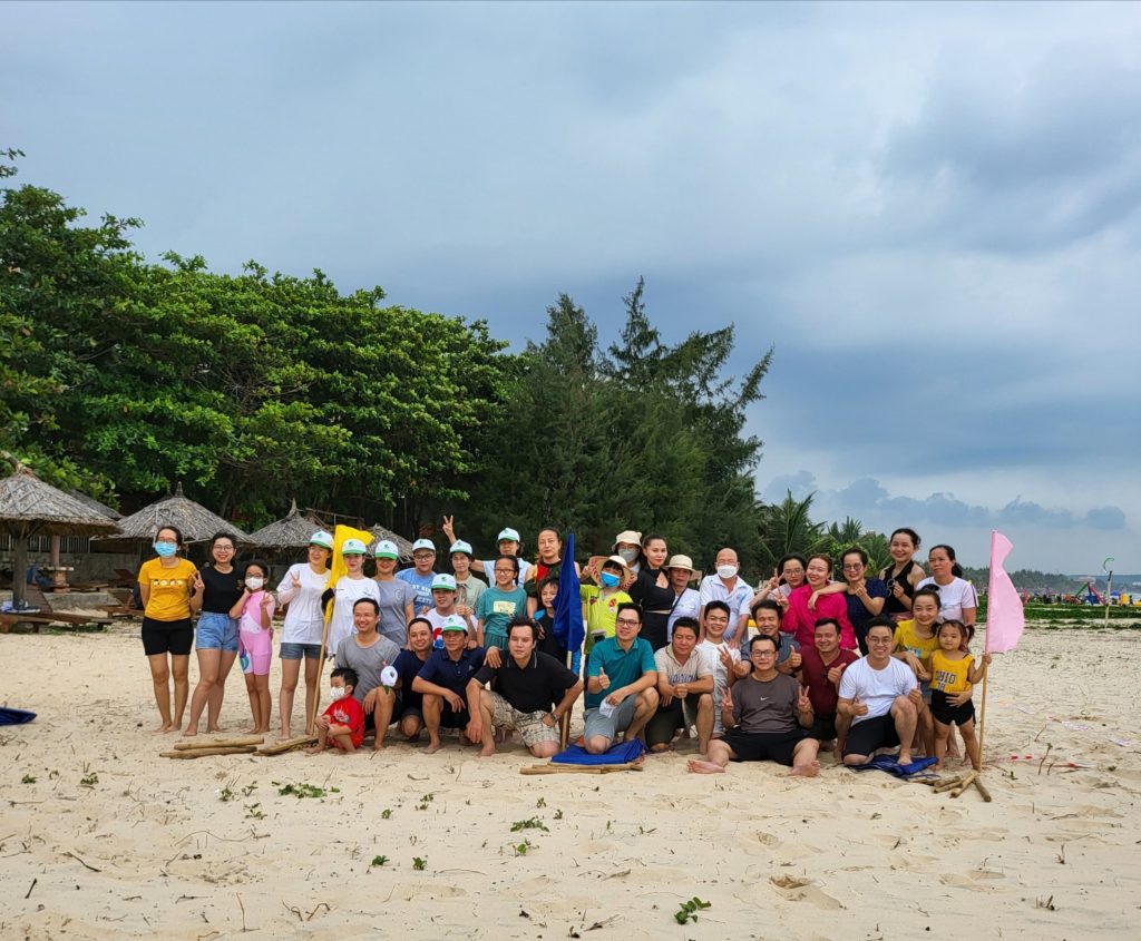 Tập thể nhân viên Life Gift sẵn sàng tham gia team building Tập thể nhân viên Life Gift sẵn sàng tham gia team building