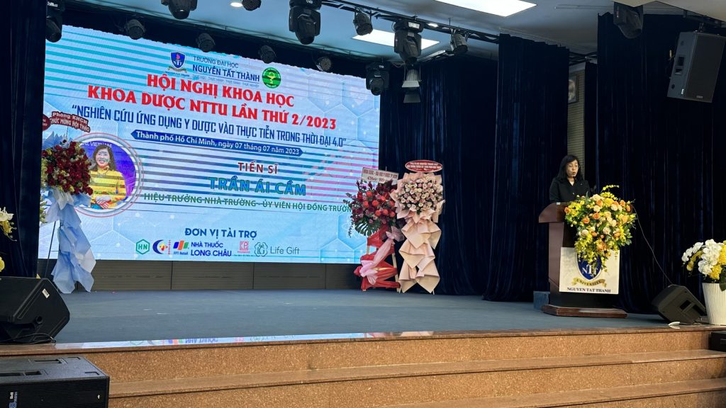 TS Trần Ái Cầm phát biểu mở đầu hội nghị