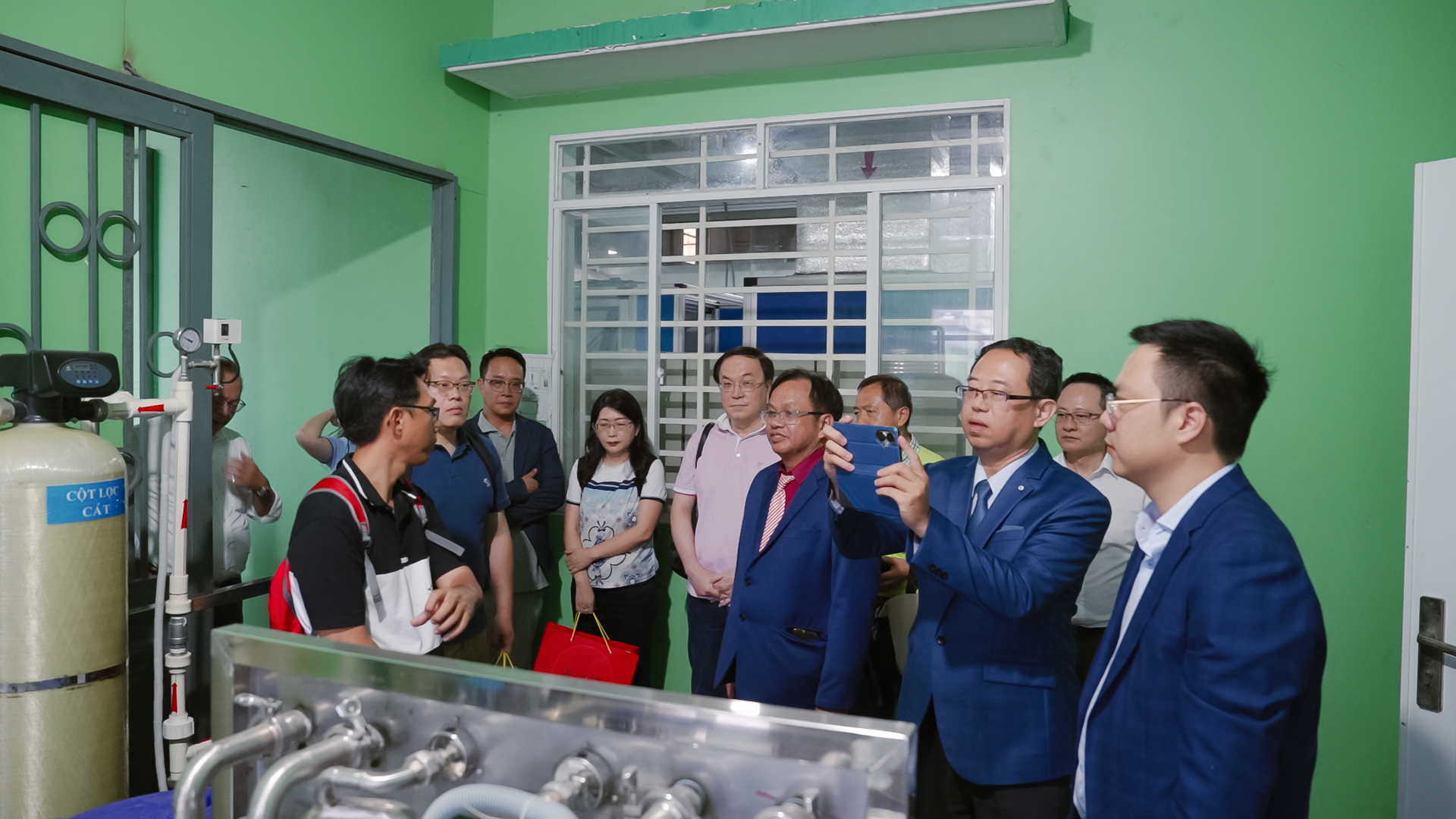 Đoàn doanh nghiệp thăm quan thực tế Nhà máy GMP