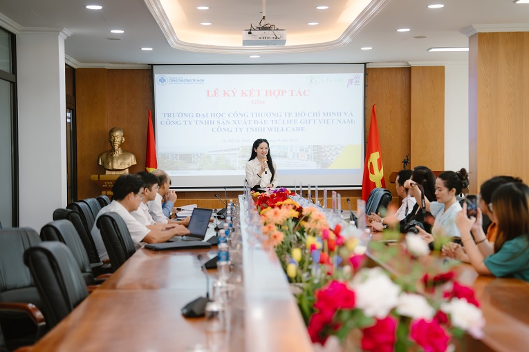 Mở đầu buổi lễ kí kết MOU giữa Life Gift và Trường ĐH Công Thương TP HCM